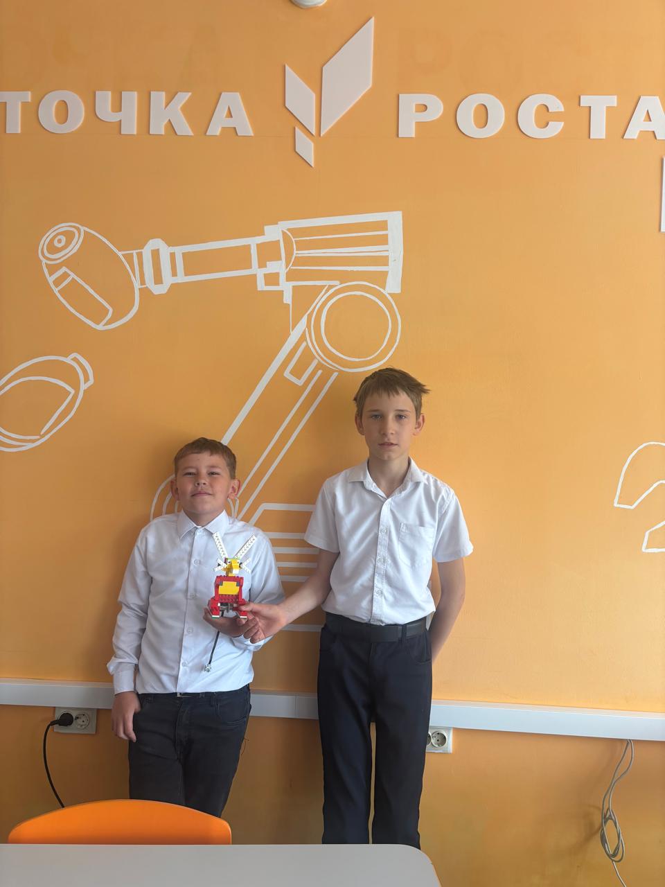 Сегодня ученики 4 в класса посетили кружок «Чудо конструктор» в Центре &amp;quot;Точка роста&amp;quot;..